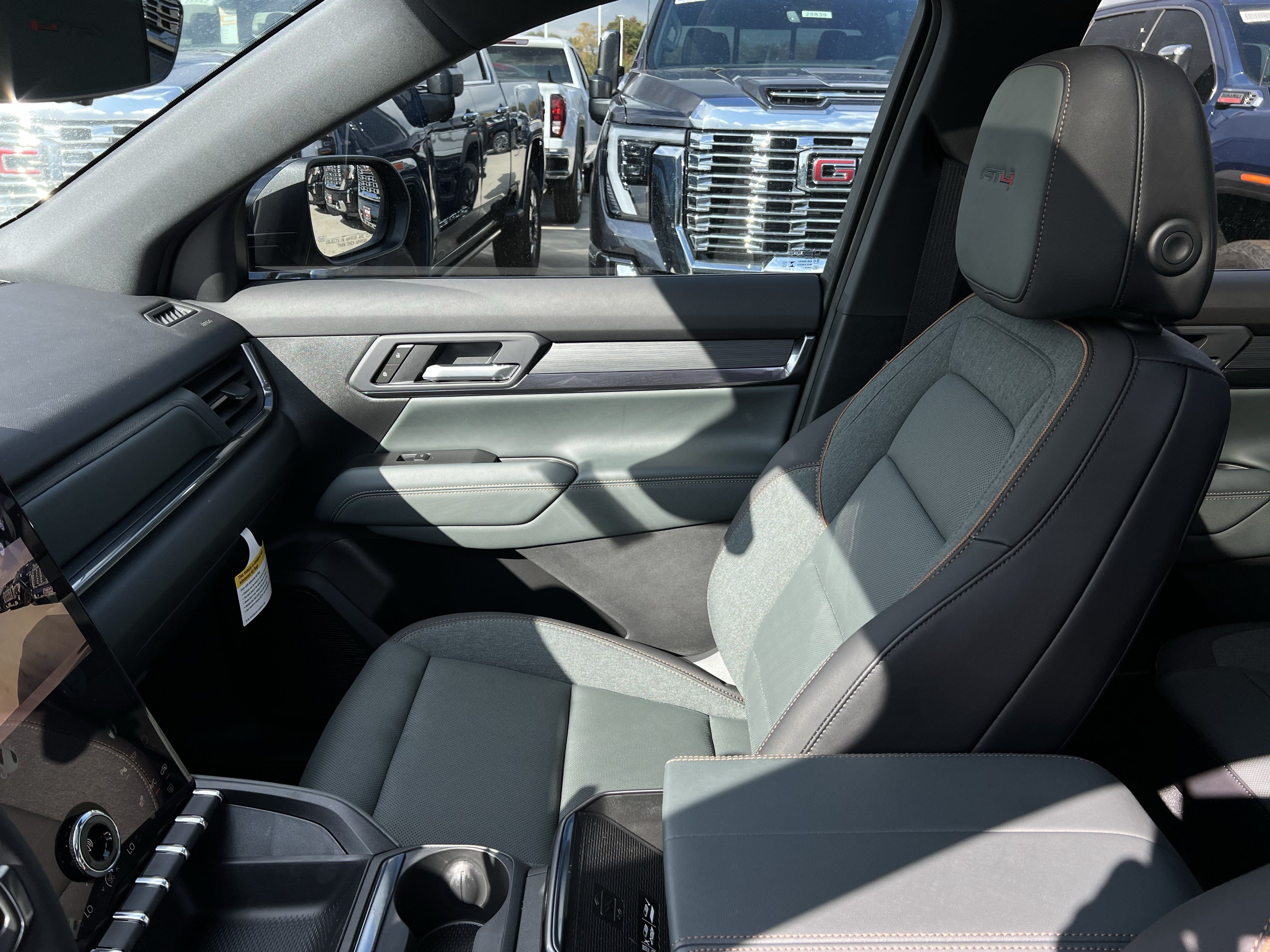 New 2026 GMC Terrain AT4 w/ Technology Package II AWD/4WD image 23