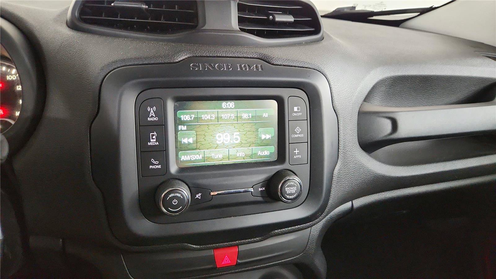 Used 2016 Jeep Renegade Trailhawk AWD/4WD image 31