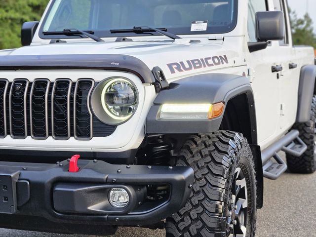 Used 2024 Jeep Gladiator Rubicon w/ Technology Group AWD/4WD image 9