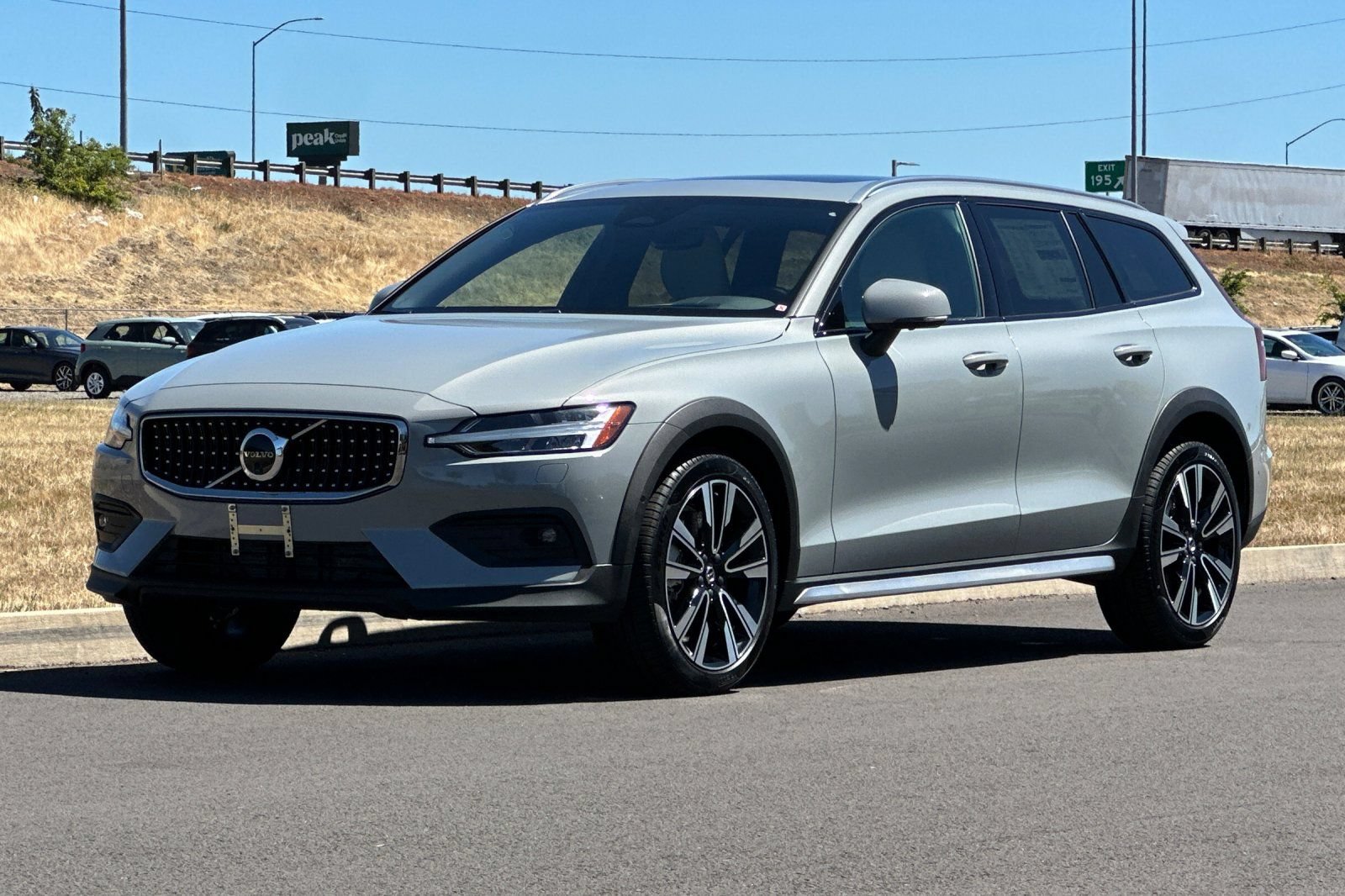 New 2026 Volvo V60 B5 Cross Country Ultra w/ Climate Package AWD/4WD image 7