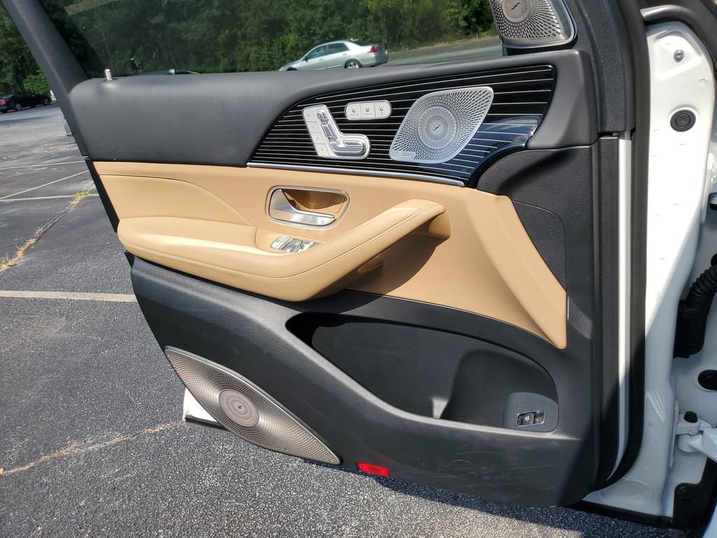 Used 2025 Mercedes-Benz GLS 580 4MATIC image 29