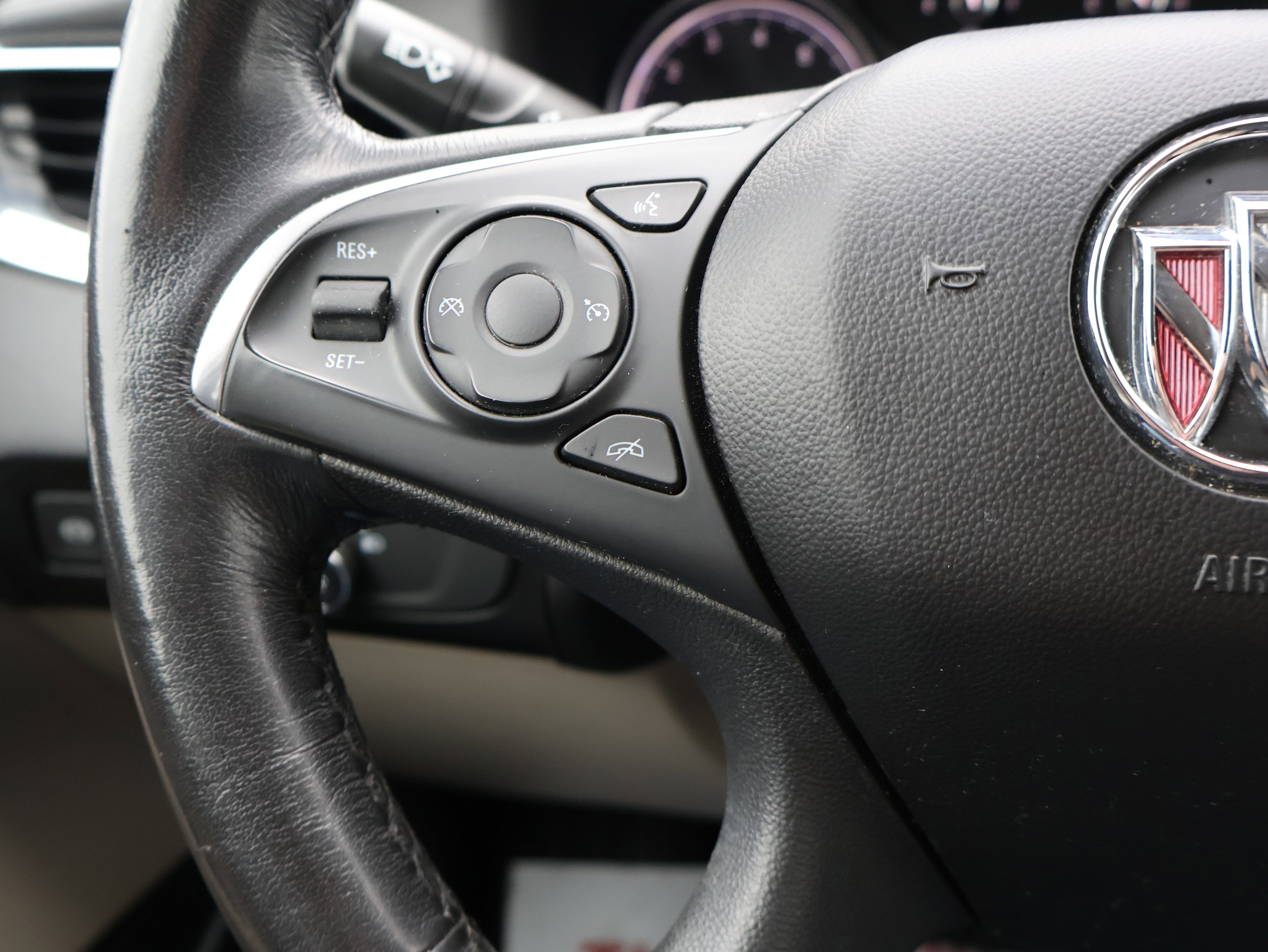 Used 2020 Buick Enclave Essence image 29