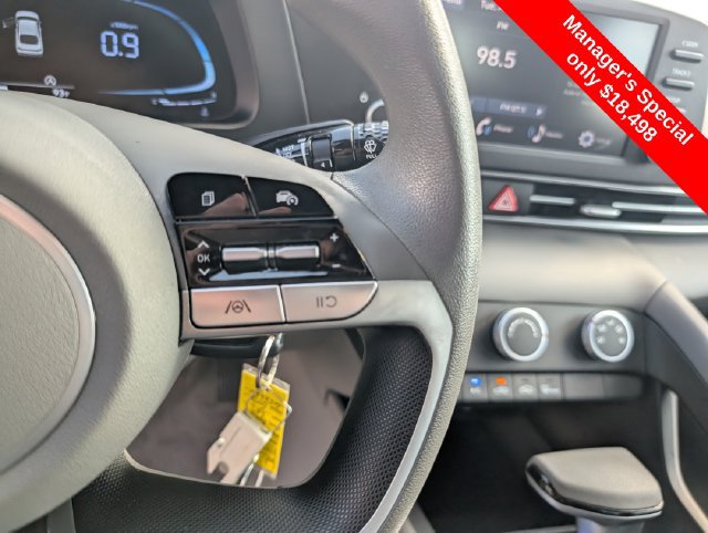 Certified 2024 Hyundai Elantra SE FWD image 17