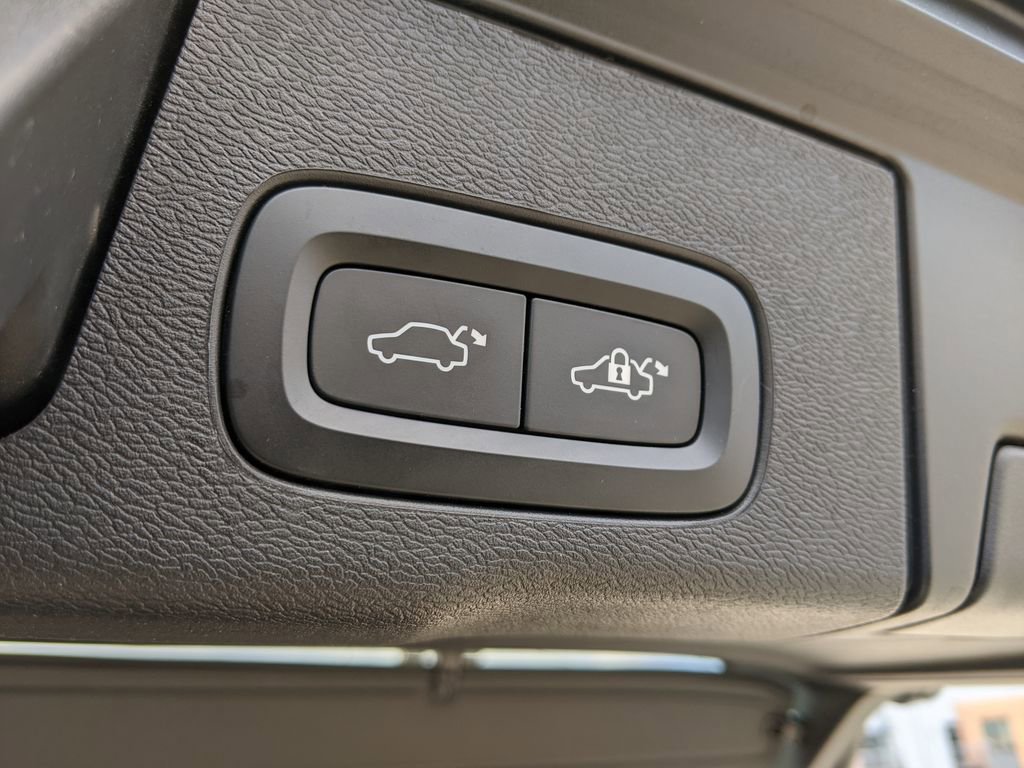 Certified 2023 Volvo XC60 B5 Plus w/ Climate Package image 29