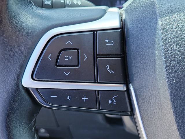 Used 2024 Toyota Highlander LE FWD image 25