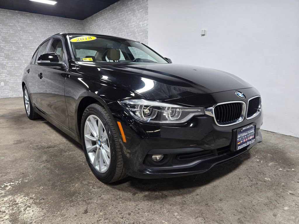 Used 2018 BMW 320i xDrive Sedan w/ Convenience Package image 4