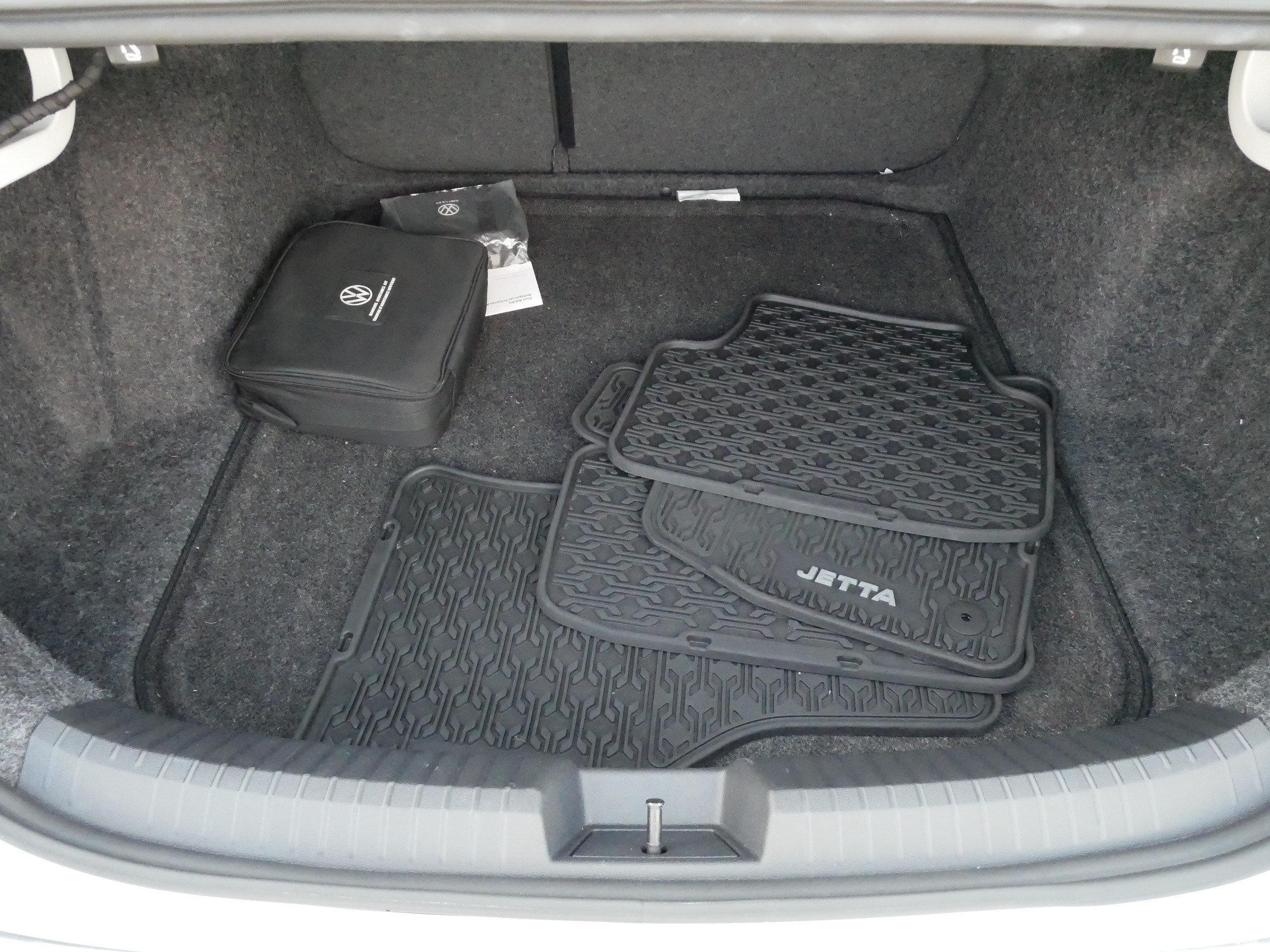 Certified 2023 Volkswagen Jetta SE w/ Panoramic Sunroof Package FWD image 18