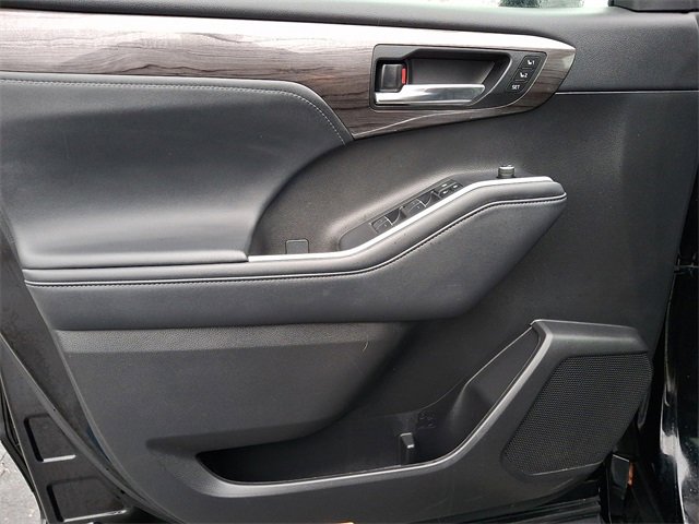 Used 2022 Toyota Highlander Platinum image 15