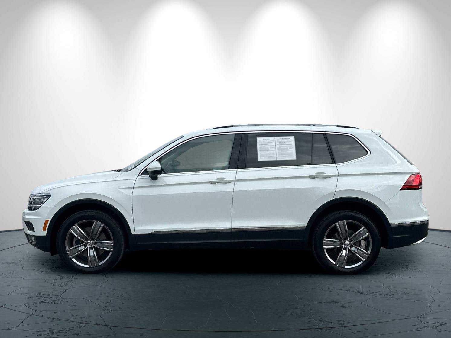 Used 2018 Volkswagen Tiguan SEL Premium AWD/4WD image 7