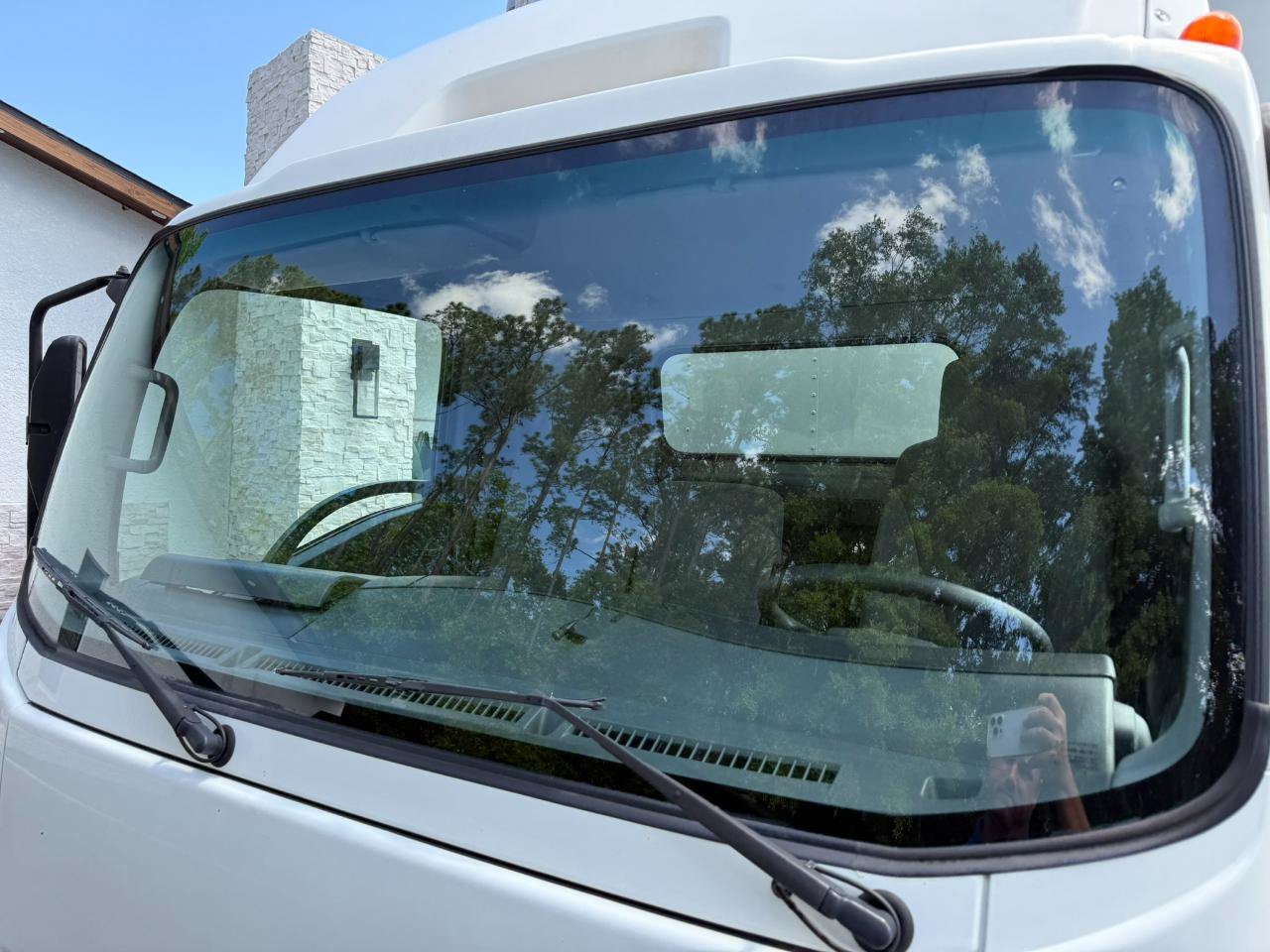 Used 2019 Isuzu NPR RWD image 13