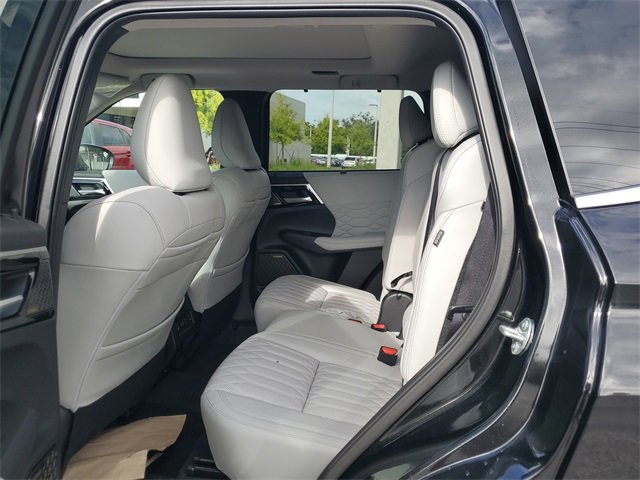 New 2025 Mitsubishi Outlander AWD image 13