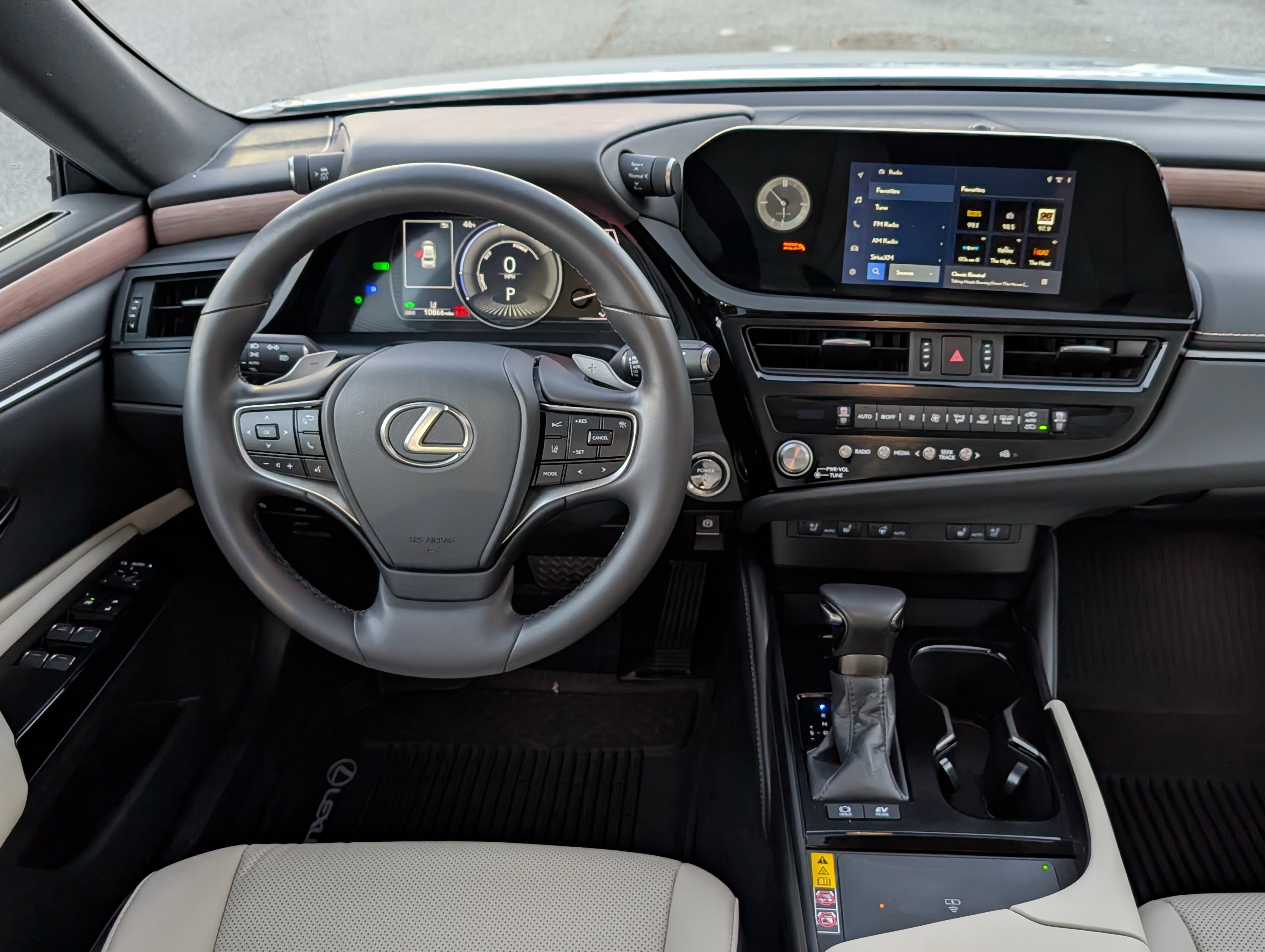 Certified 2025 Lexus ES 300h w/ Premium Package image 16