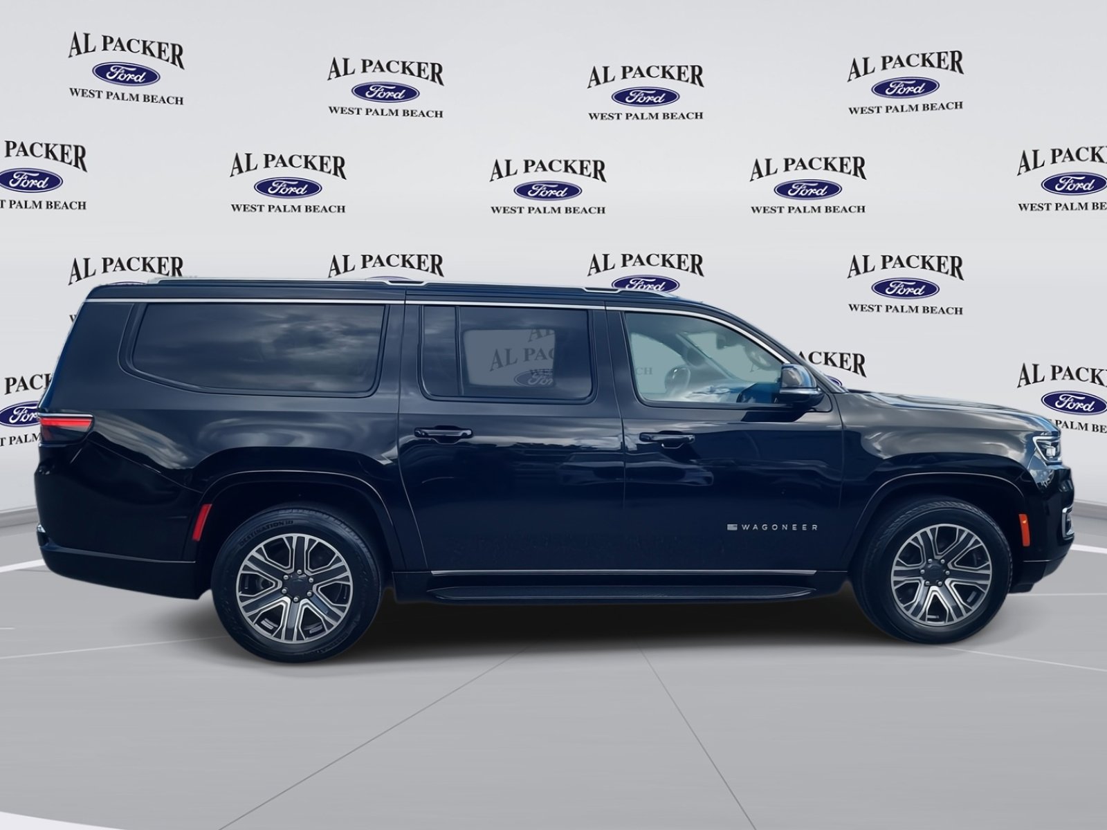 Used 2023 Jeep Wagoneer L Series II image 6