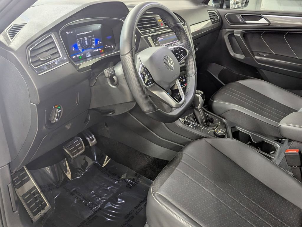 Used 2024 Volkswagen Tiguan SE R-Line image 12
