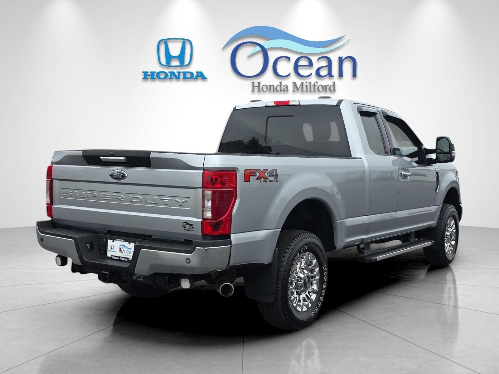 Used 2022 Ford F350 XLT w/ XLT Premium Package AWD/4WD image 3
