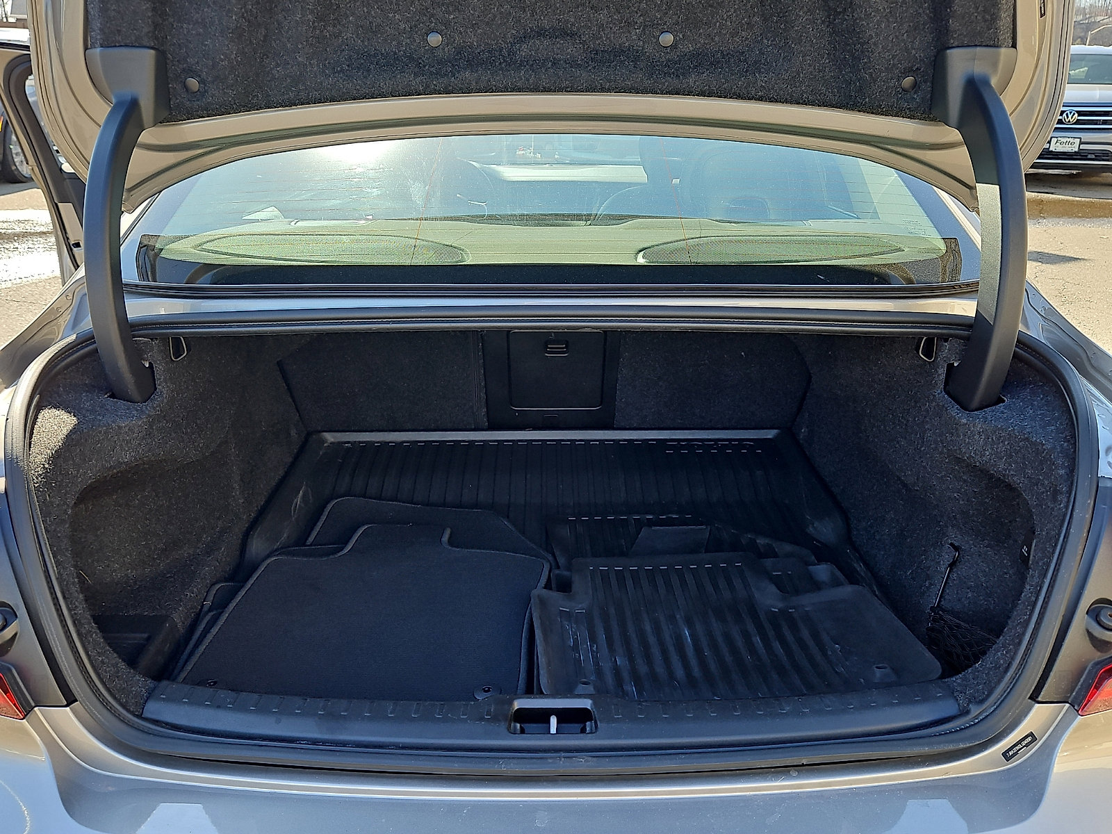 Used 2020 Volvo S60 T6 Momentum w/ Protection Package image 28