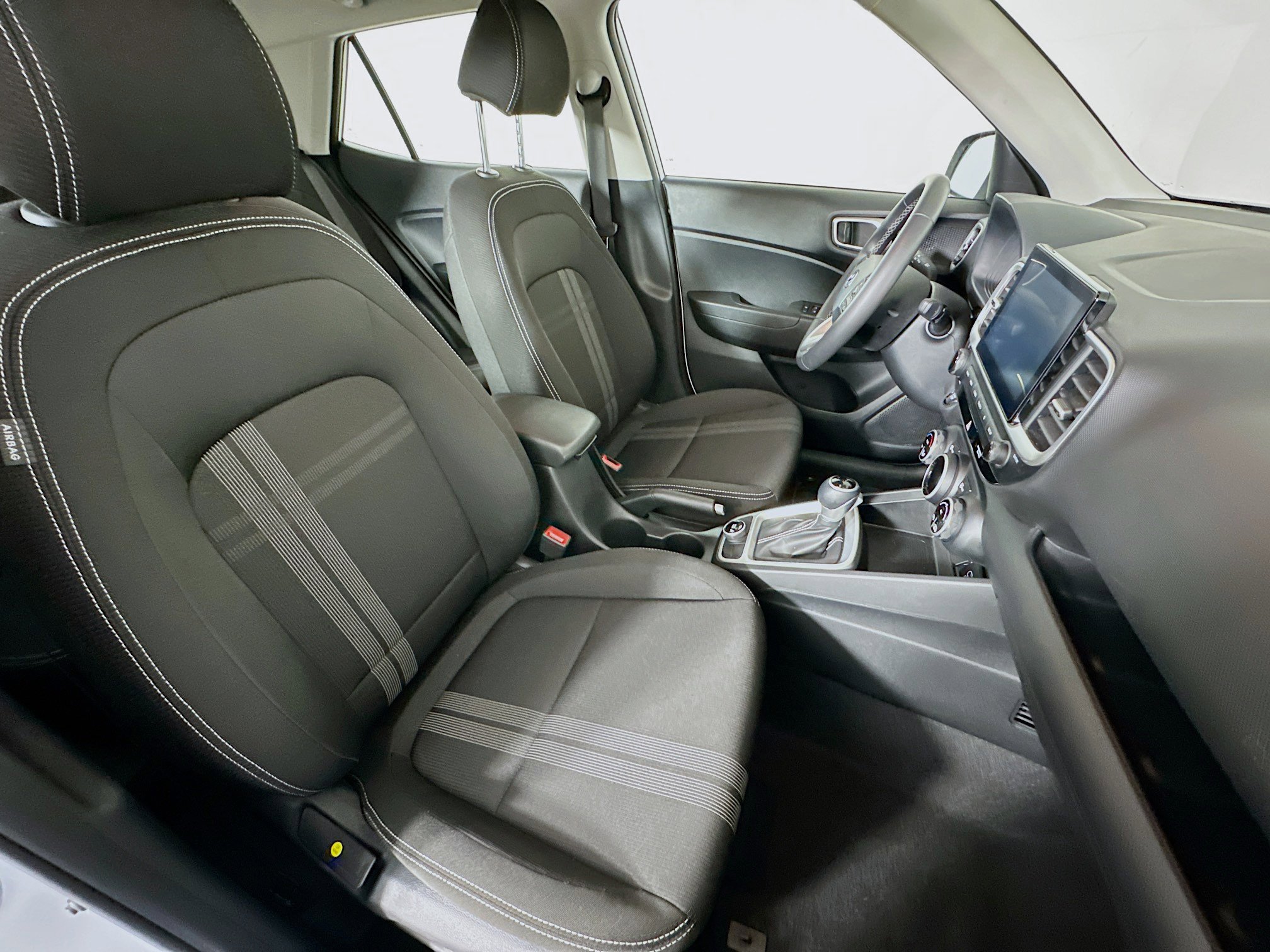 Used 2025 Hyundai Venue SEL image 30