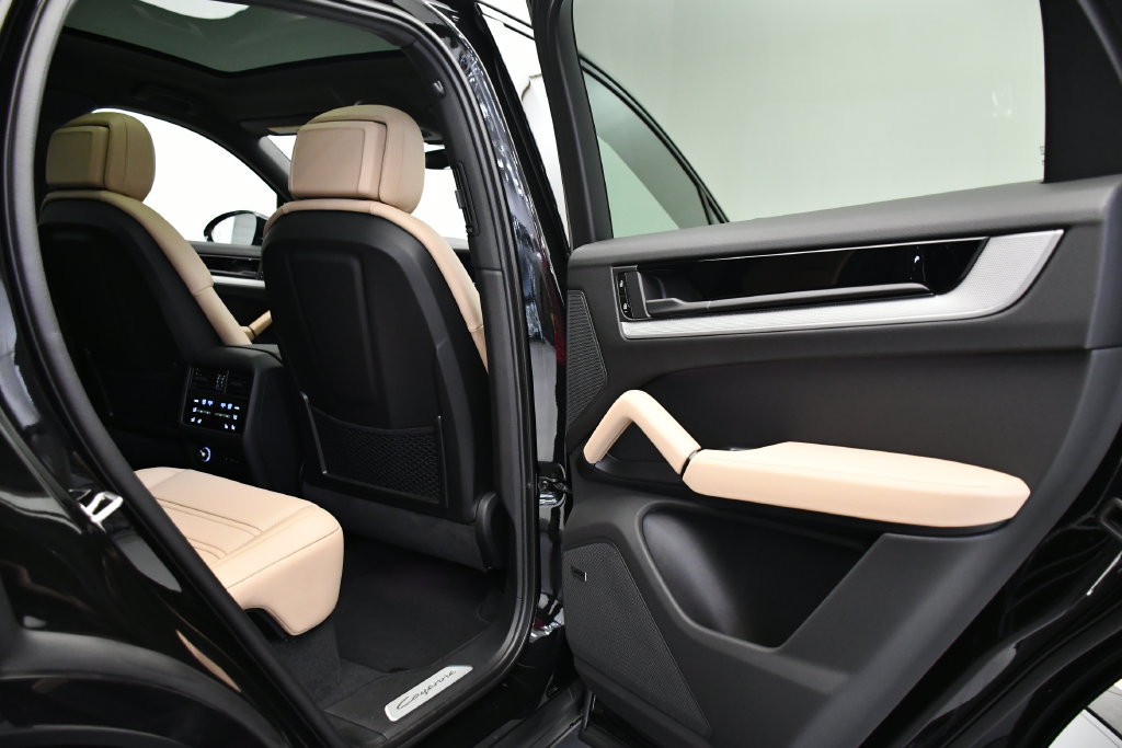 Certified 2025 Porsche Cayenne E-Hybrid Coupe AWD/4WD image 55