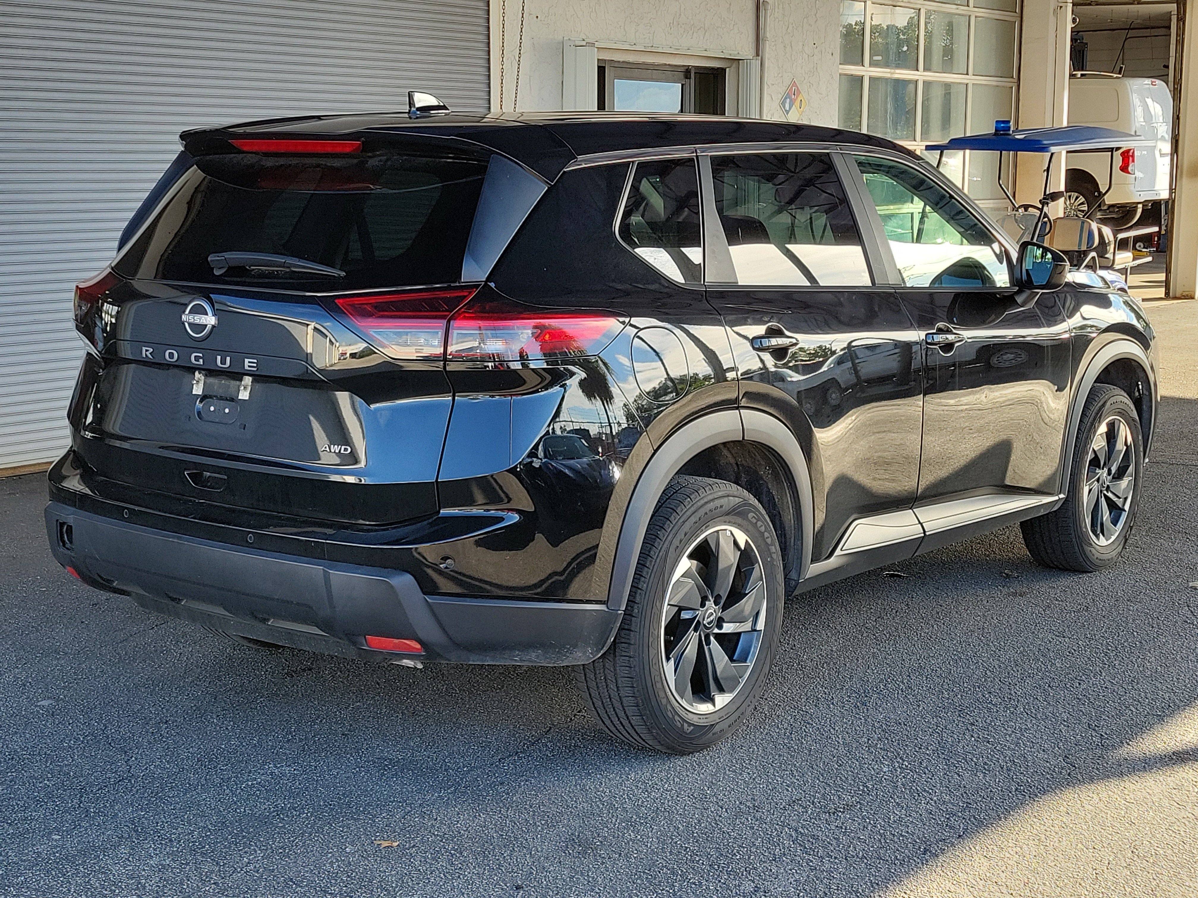 Used 2025 Nissan Rogue SV AWD/4WD image 5