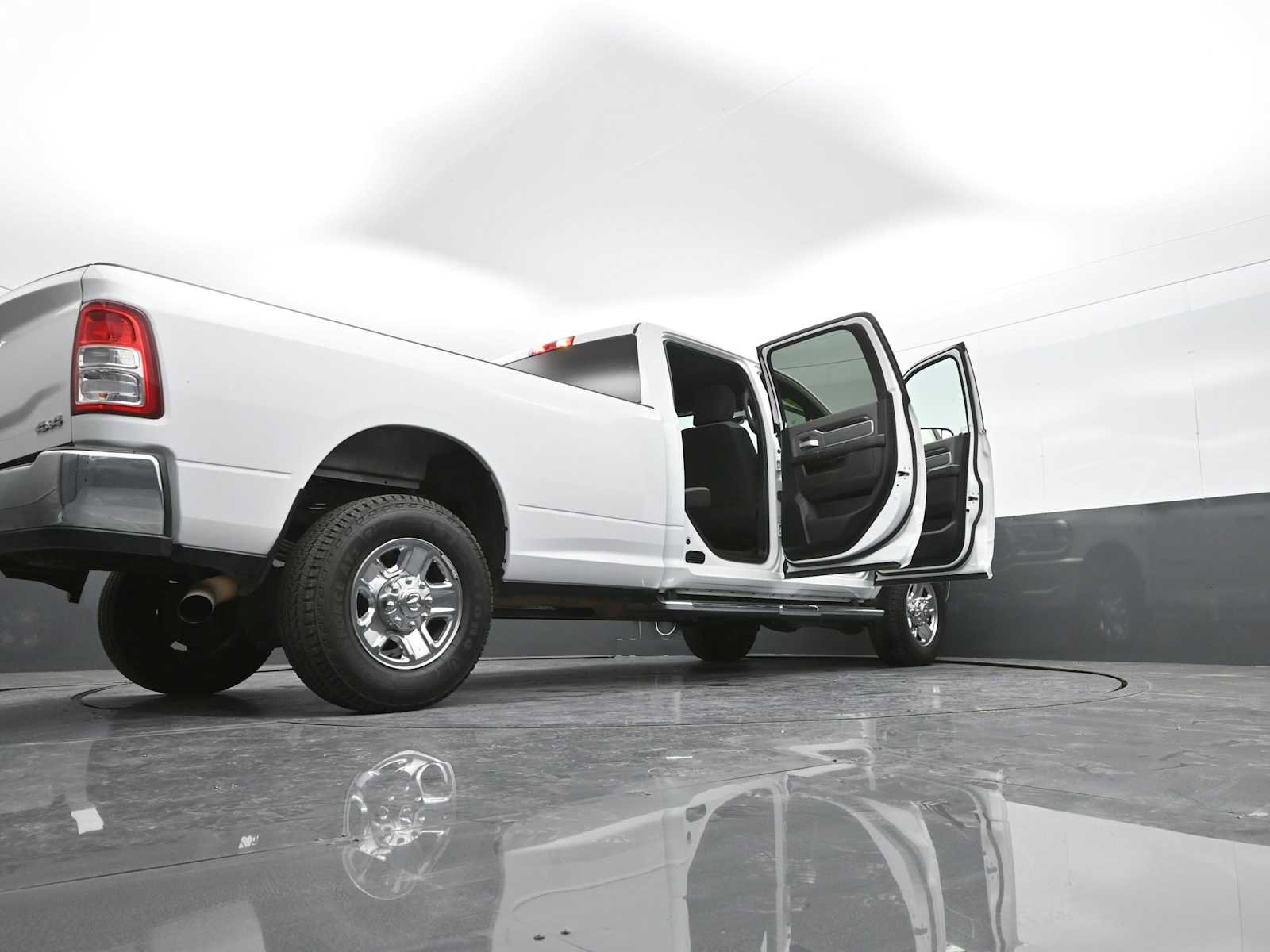 Used 2022 RAM 3500 Big Horn image 44