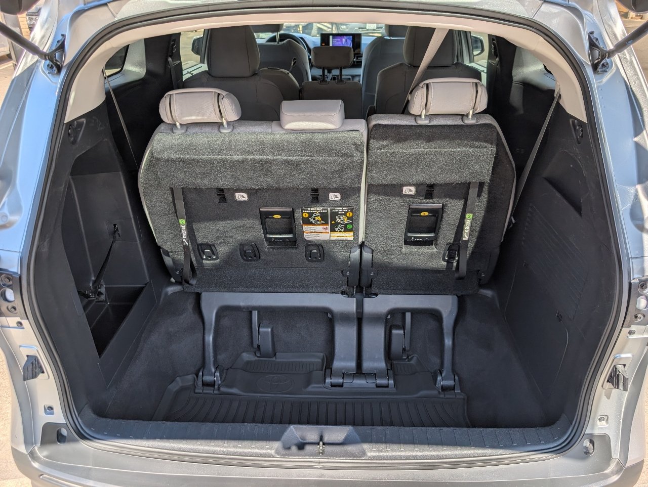 Used 2025 Toyota Sienna LE FWD image 10