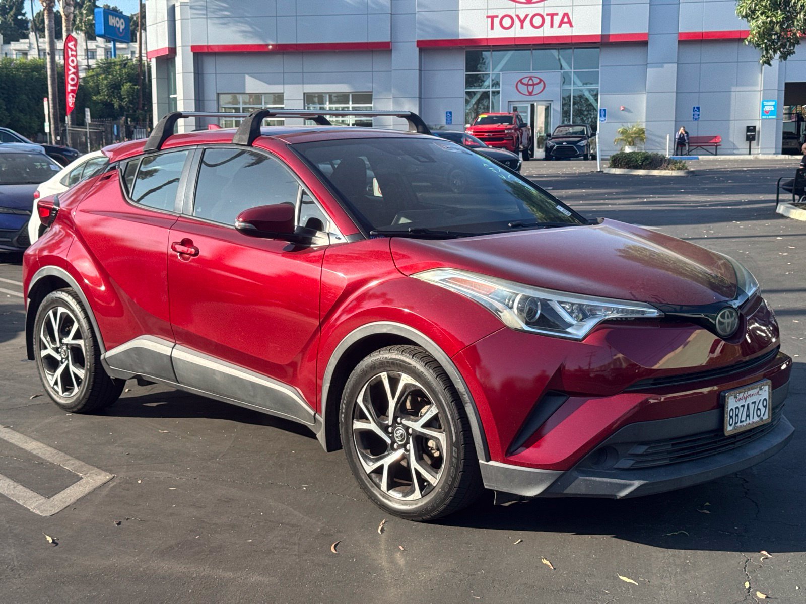 Used 2018 Toyota C-HR XLE FWD image 1