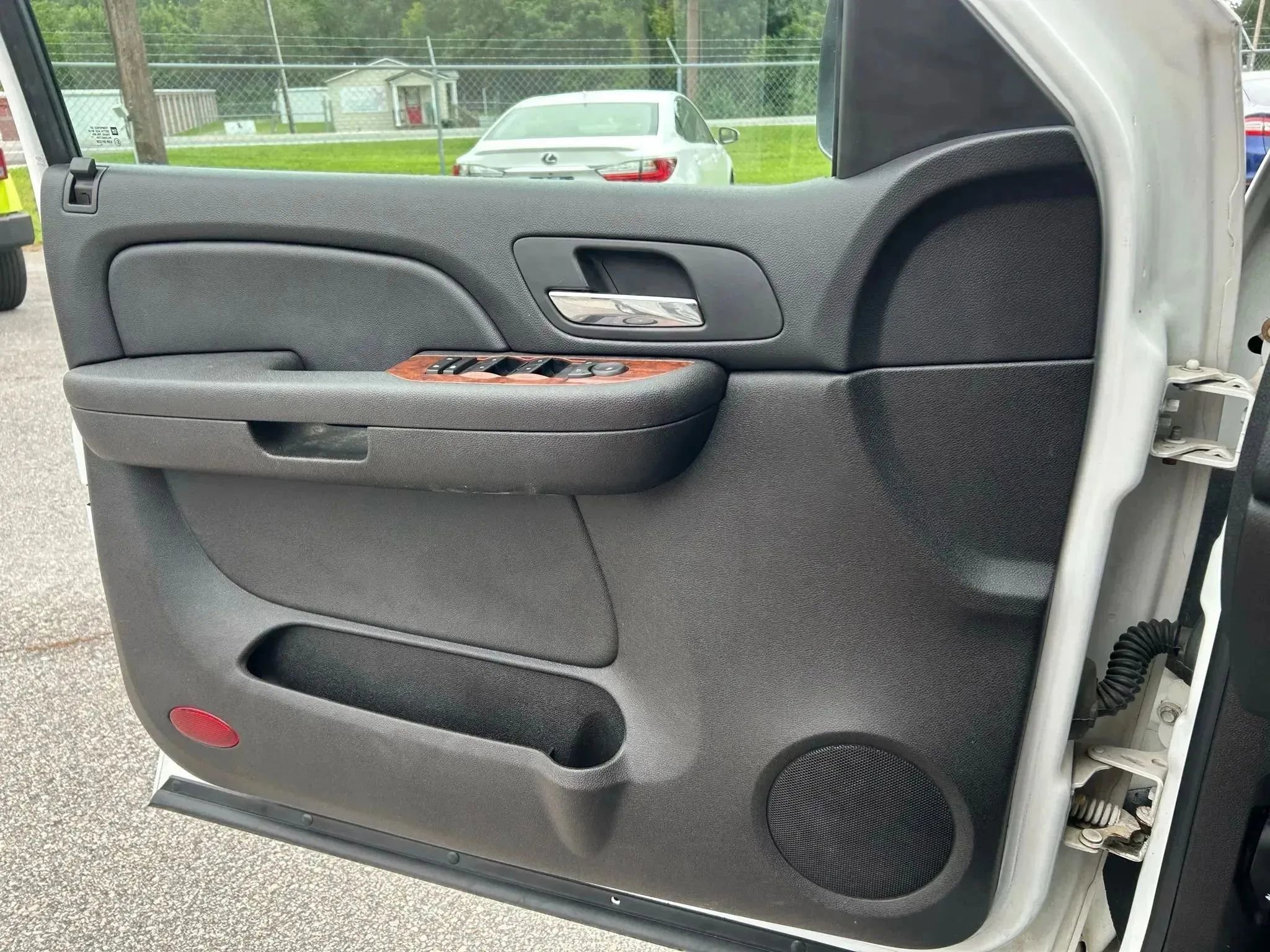 Used 2008 Chevrolet Tahoe LT w/ Convenience Package 1 image 25