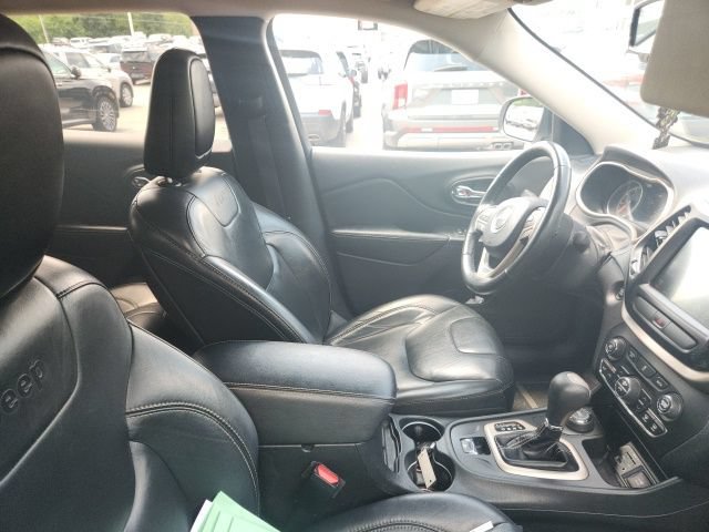 Used 2016 Jeep Cherokee Limited AWD/4WD image 3