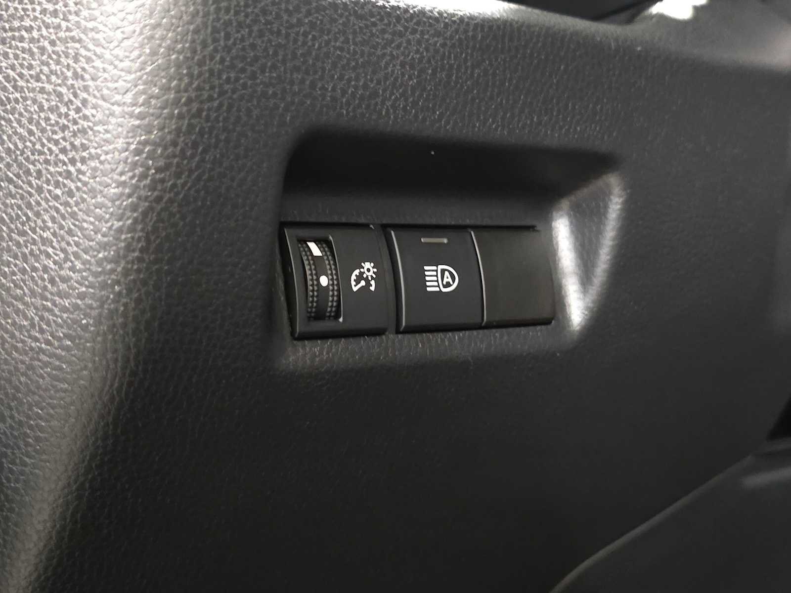 Used 2025 Toyota RAV4 XLE AWD/4WD image 23