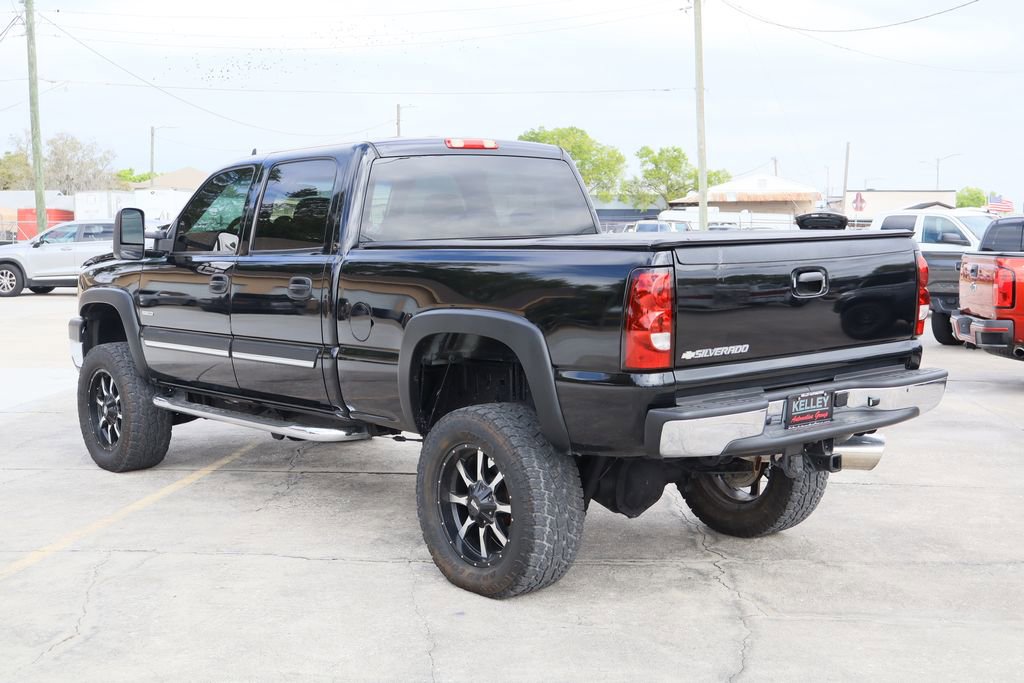 Used 2006 Chevrolet Silverado 2500 LT w/ Heavy-Duty Power Package image 6