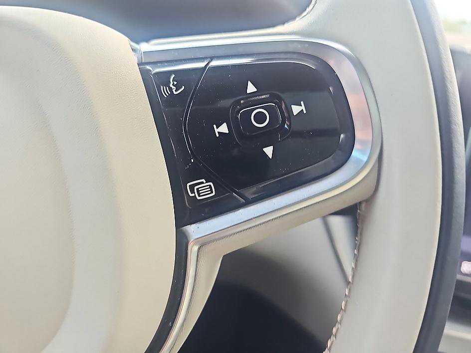 Used 2024 Volvo XC60 B5 Plus w/ Protection Package Premier image 24