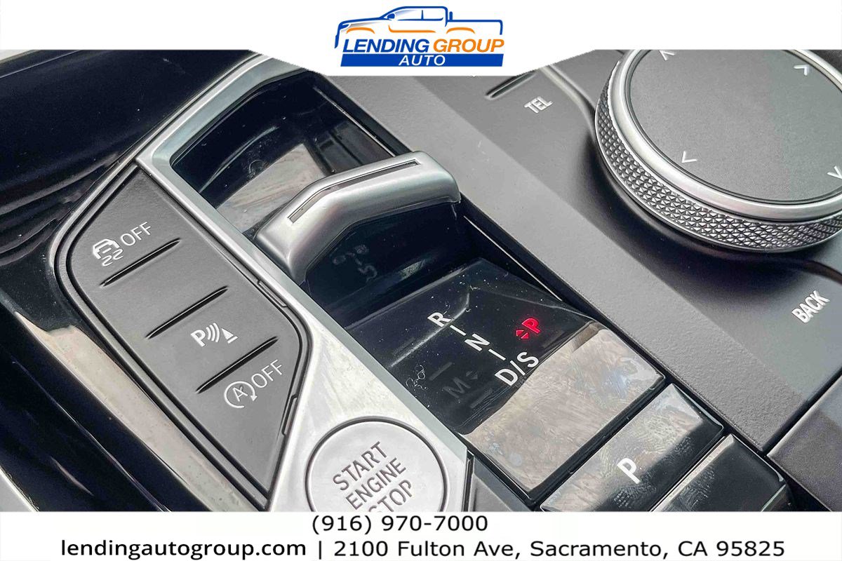 Used 2024 BMW 330i Sedan w/ Premium Package image 18