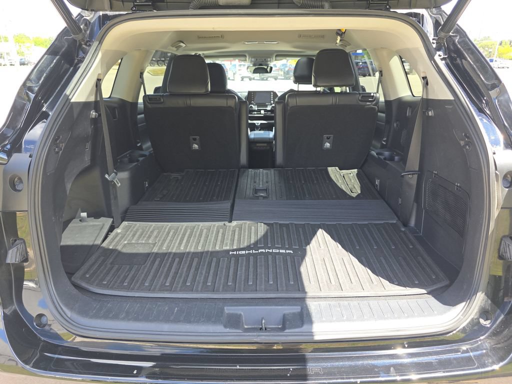 Used 2022 Toyota Highlander XLE AWD/4WD image 31