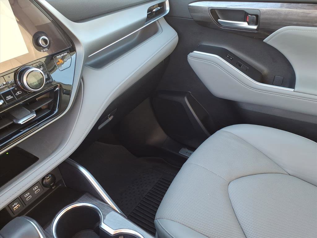 Used 2023 Toyota Highlander Limited image 36