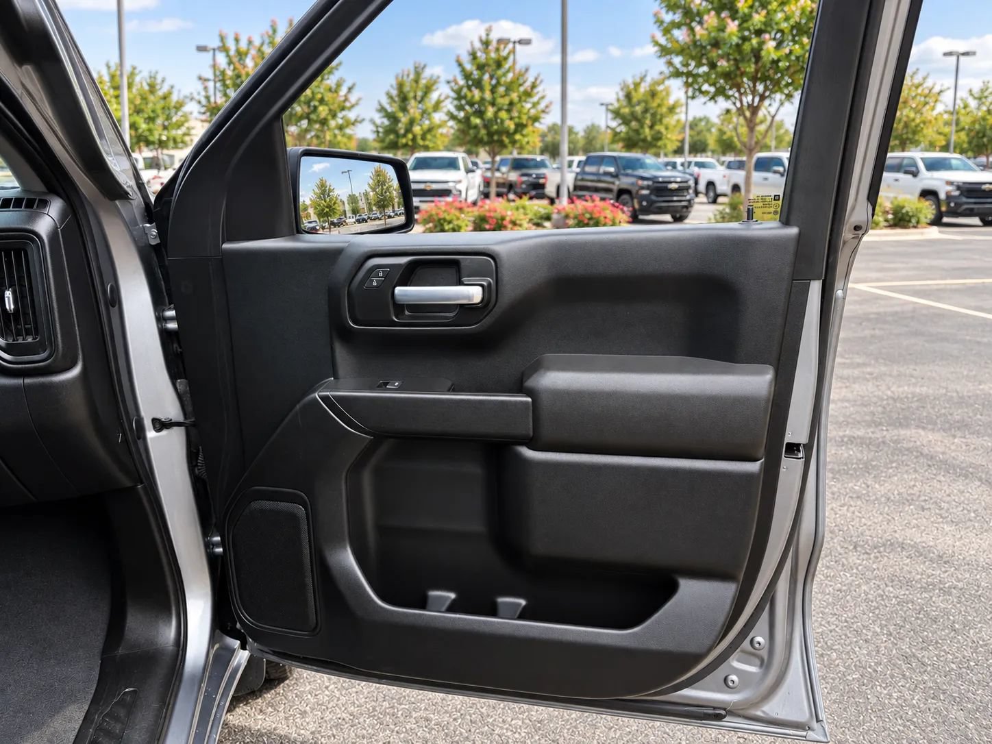 Used 2021 Chevrolet Silverado 1500 Custom Trail Boss AWD/4WD image 23
