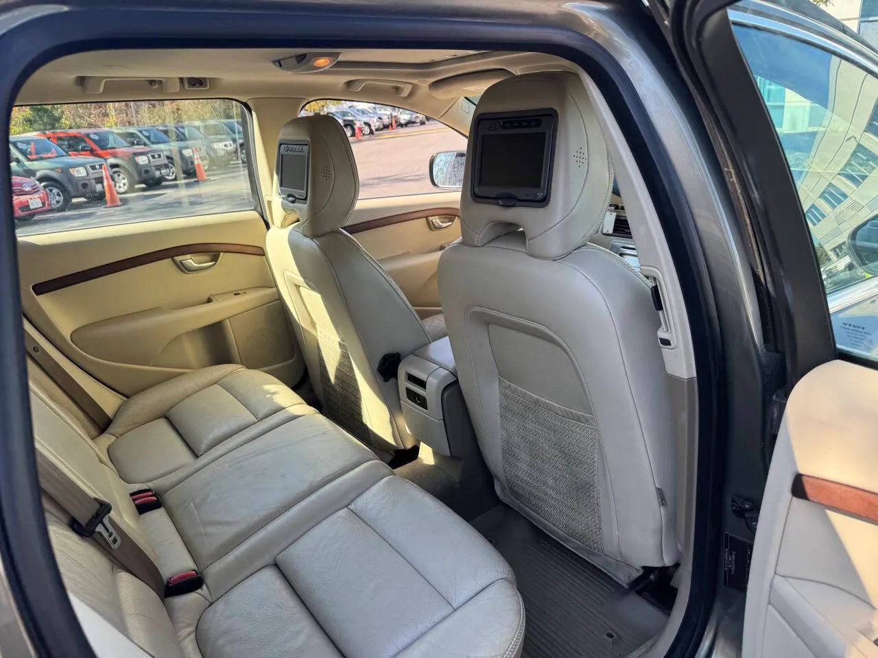 Used 2010 Volvo XC70 3.2 image 18