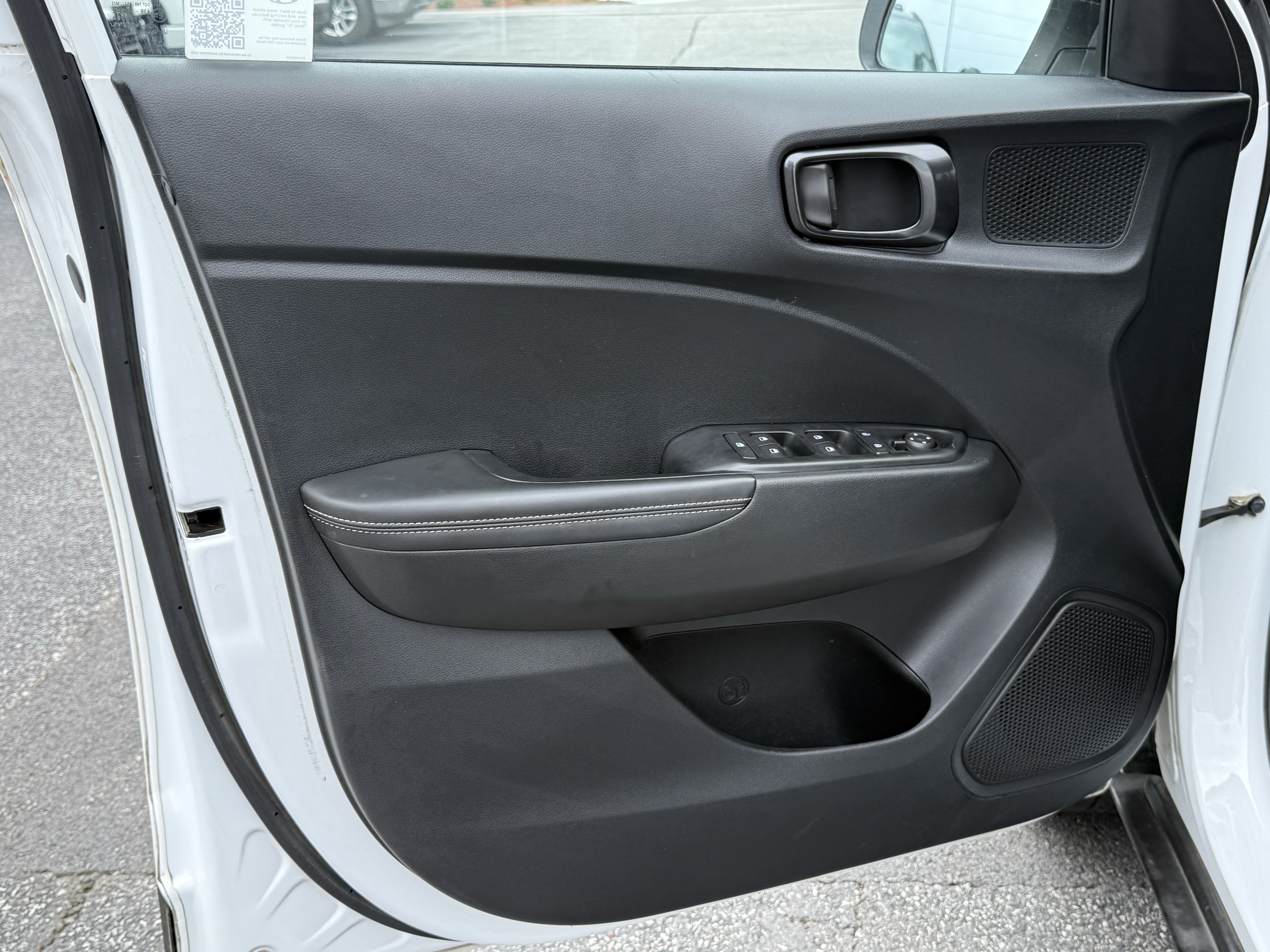 Used 2024 Hyundai Venue Limited FWD image 14