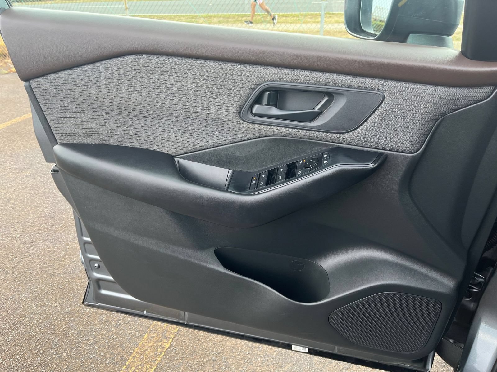 Used 2023 Nissan Rogue S FWD image 15