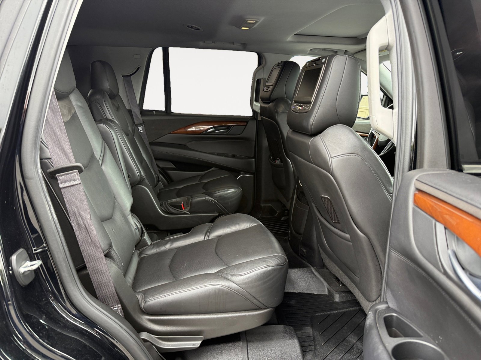 Used 2017 Cadillac Escalade Luxury AWD/4WD image 18
