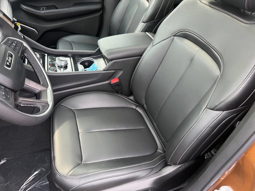 New 2026 Jeep Grand Cherokee Limited w/ Limited Altitude Package AWD/4WD image 16