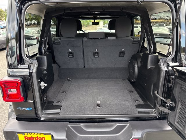 Used 2021 Jeep Wrangler Unlimited Rubicon 4xe w/ Cold Weather Group AWD/4WD image 17