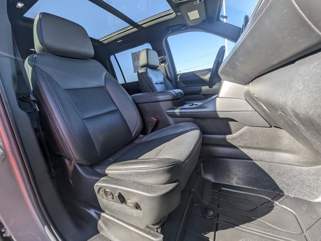 Used 2022 Chevrolet Suburban Z71 w/ Luxury Package image 21