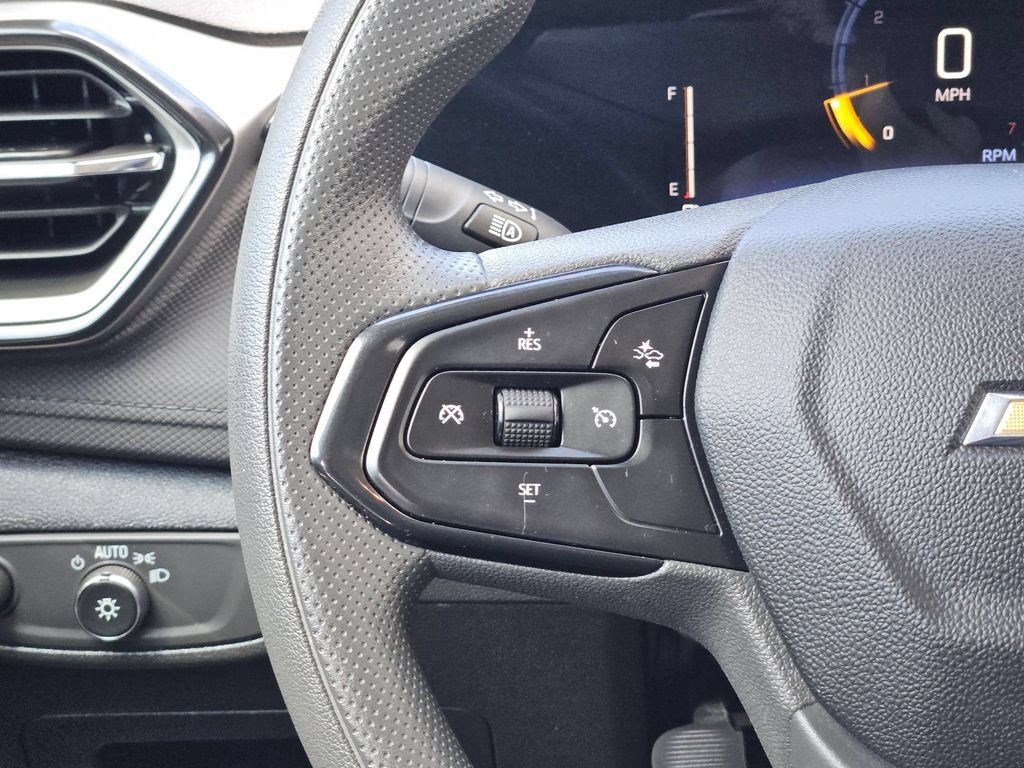 Used 2025 Chevrolet TrailBlazer LT AWD/4WD image 24