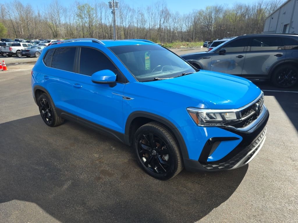 Used 2022 Volkswagen Taos SE w/ Panoramic Sunroof Package image 5