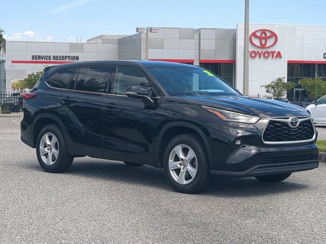 Used 2021 Toyota Highlander LE FWD image 2