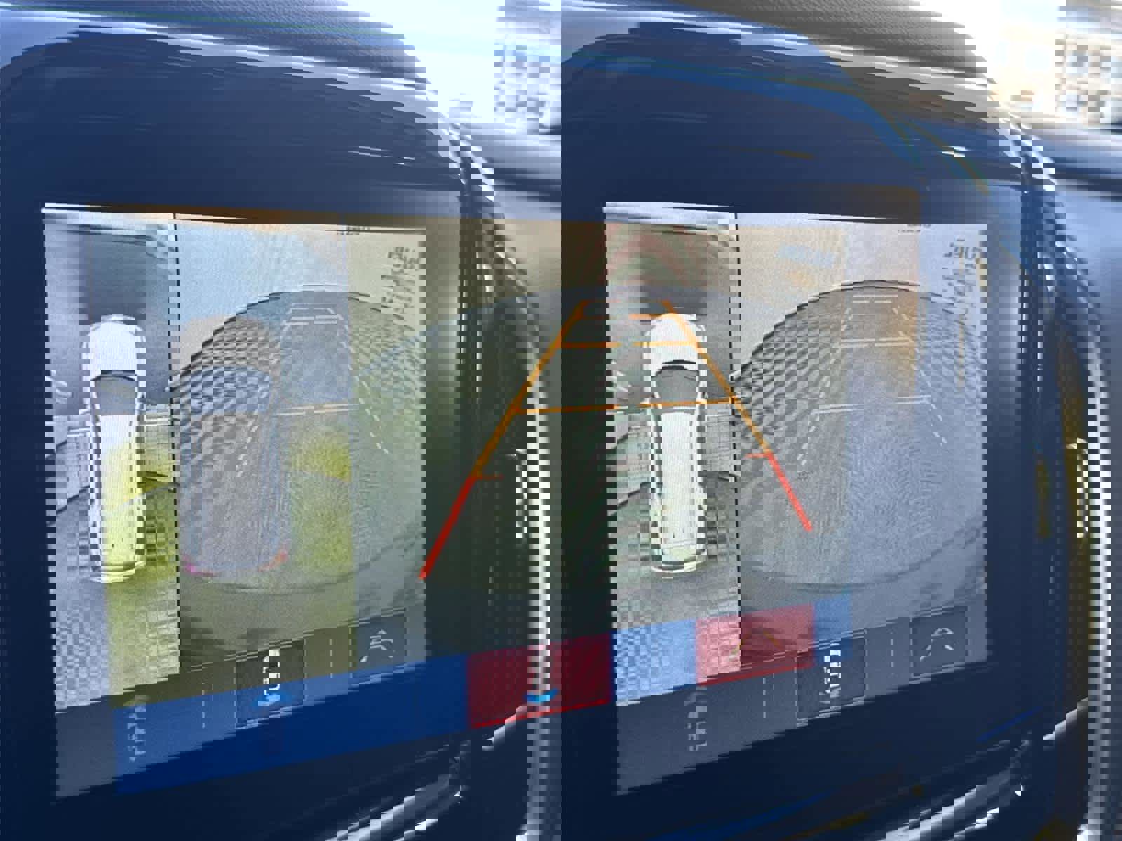 Used 2018 Chevrolet Traverse LT w/ LPO, 'HIT The Road' Package image 17