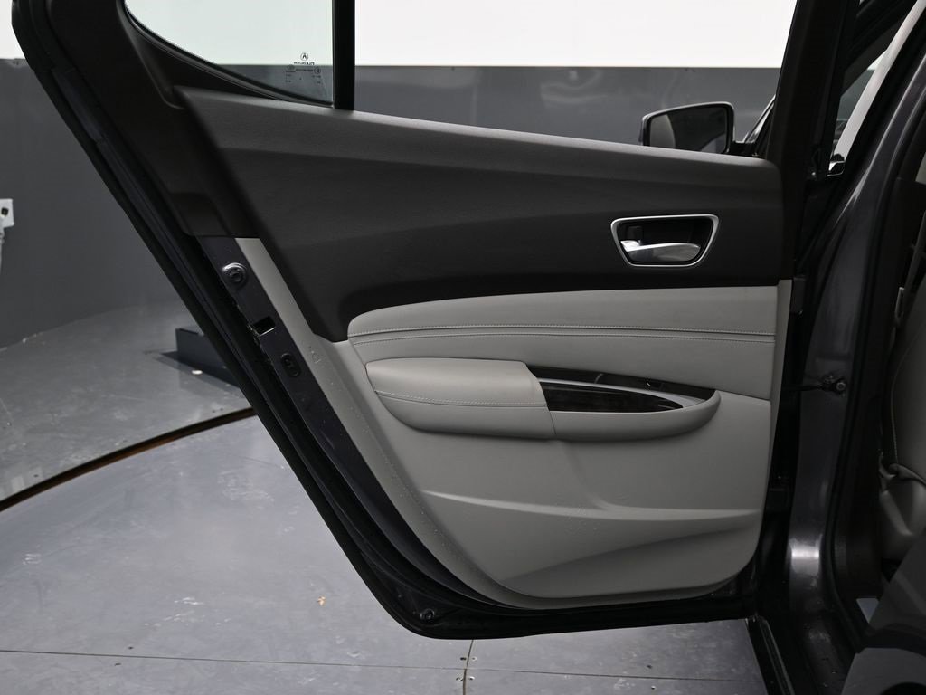 Used 2020 Acura TLX 2.4L image 37