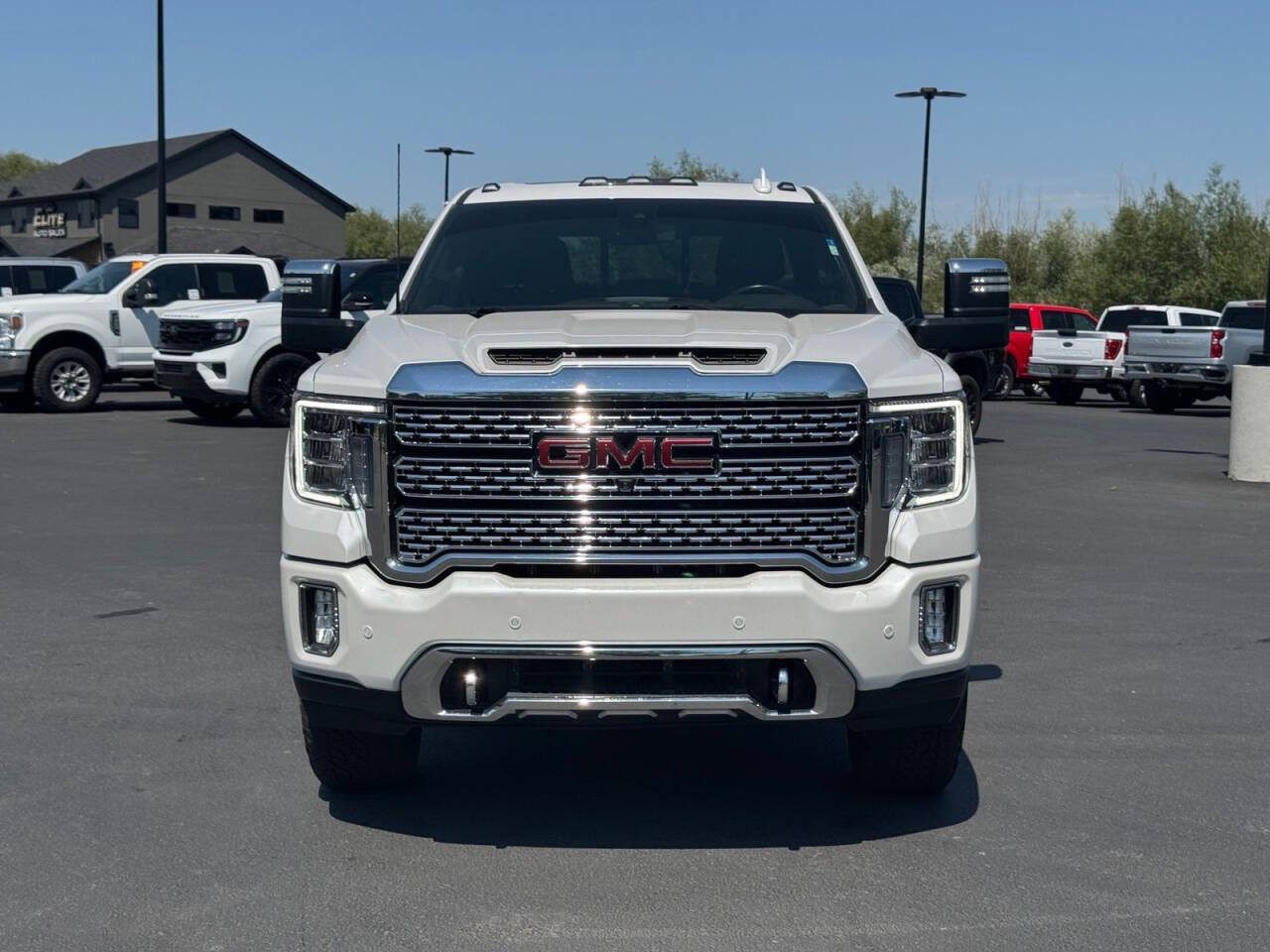 Used 2022 GMC Sierra 3500 Denali AWD/4WD image 2