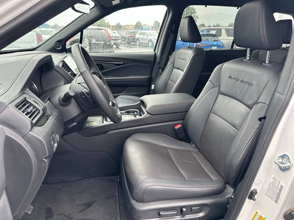 Used 2025 Honda Passport Black Edition image 17