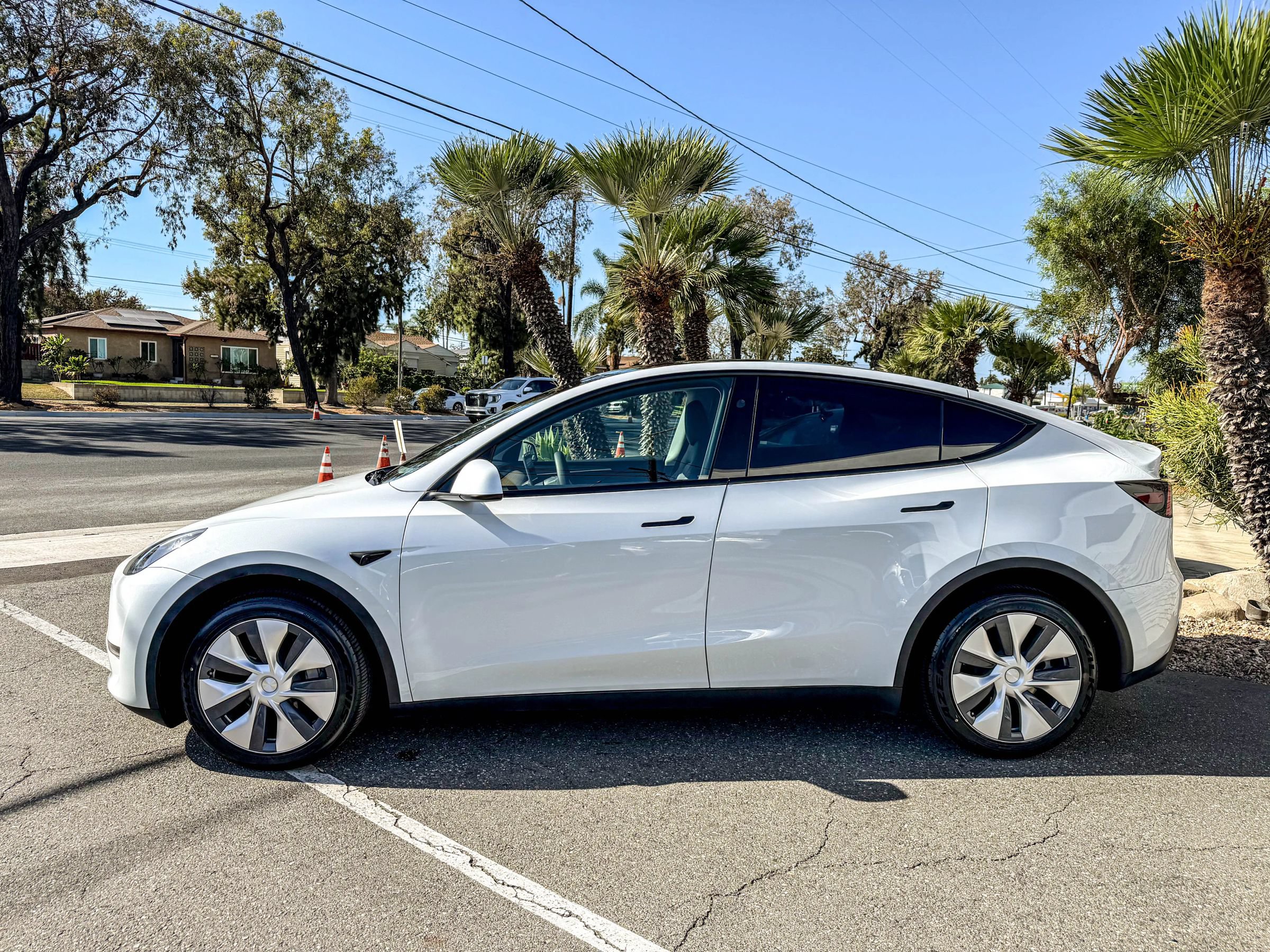 Used 2024 Tesla Model Y Long Range AWD/4WD image 13